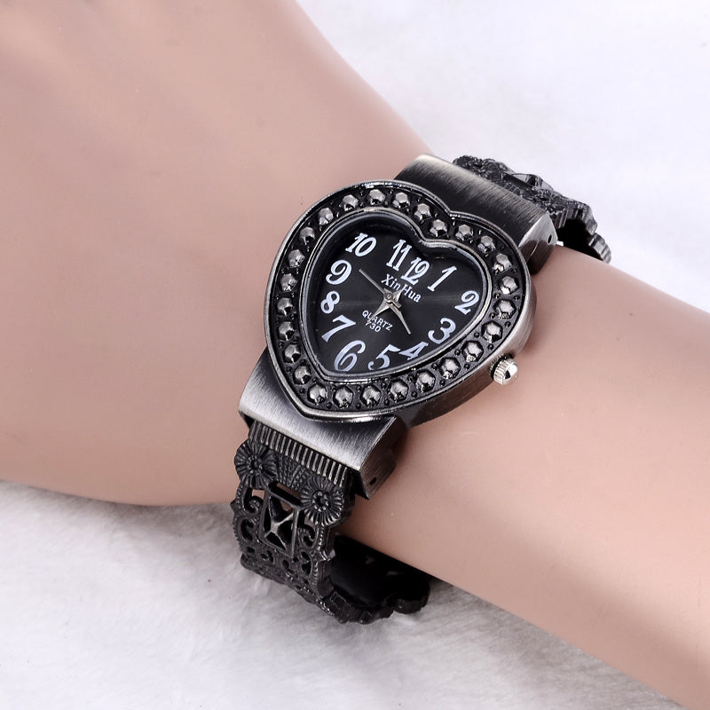 Women heart shaped bangle watches vintage black special dial womens watch quartz retro female feminino casual wristwatch saati